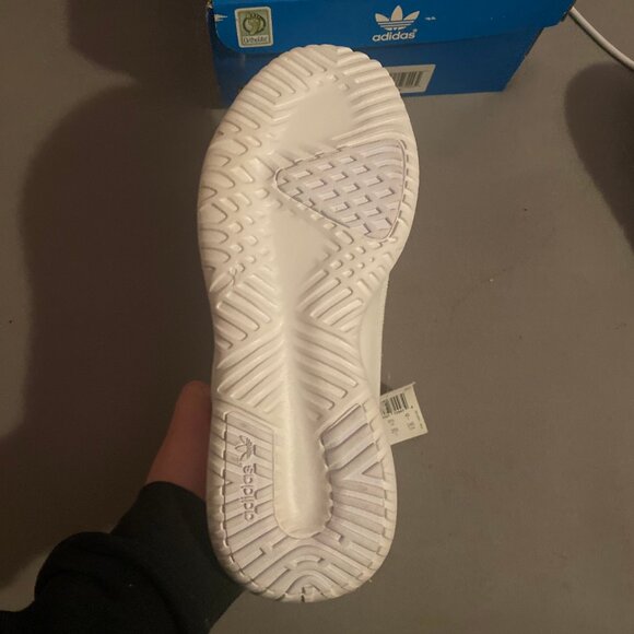 NWT ADIDAS TUBULAR SHADOW J in size US 7 in WHITE - Picture 3 of 3